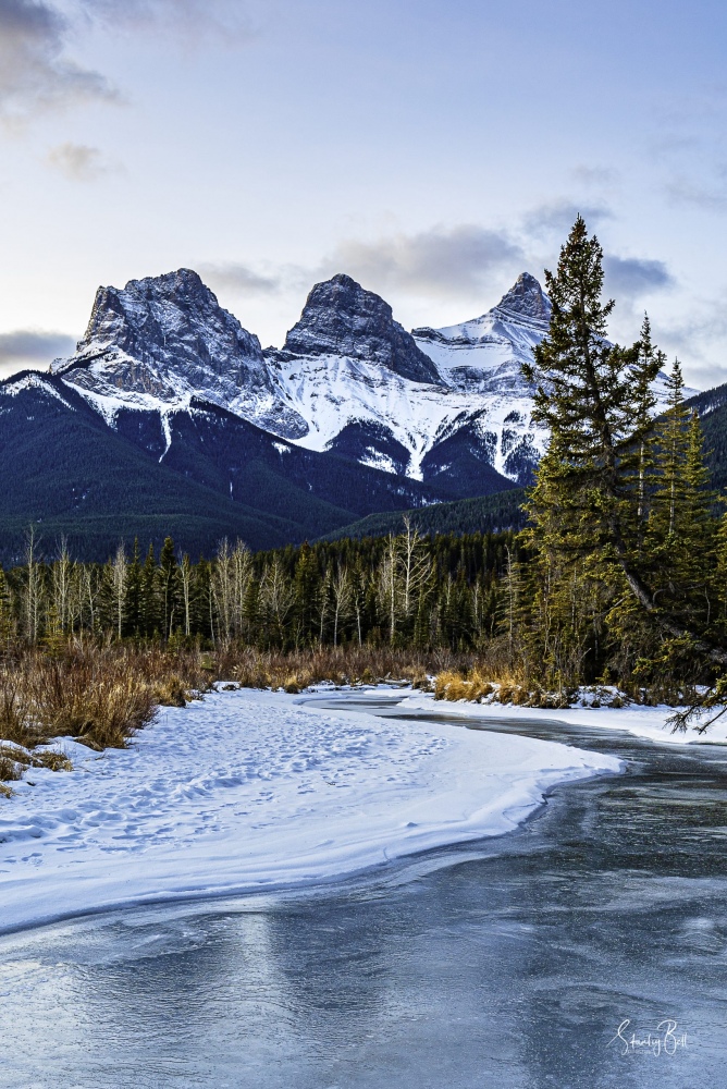 DSC6680-Winter-sunrise-on-Policemans-Creek-Canmore-Alberta-scaled